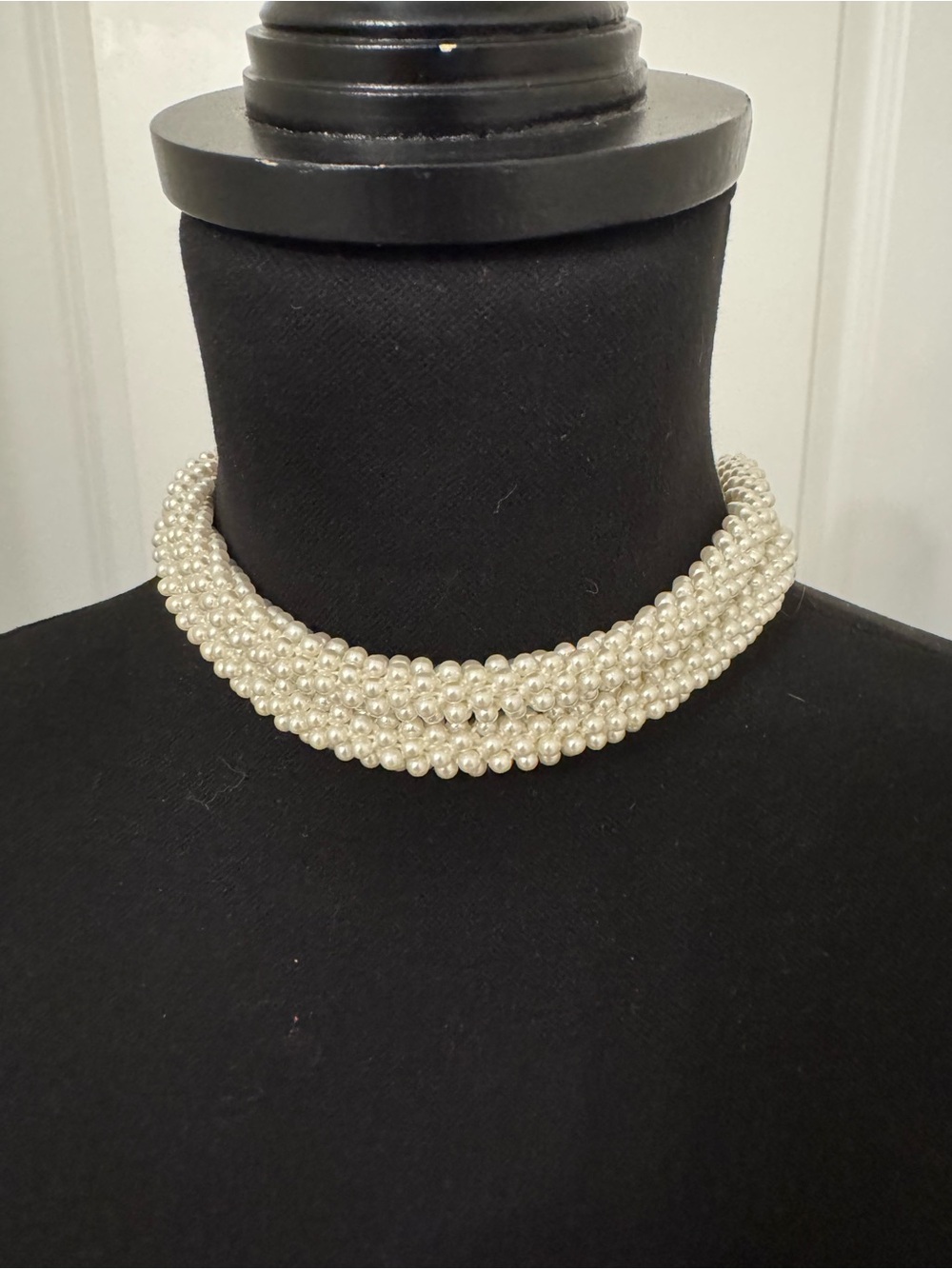 NWOT Ivory Pearl Choker Necklace